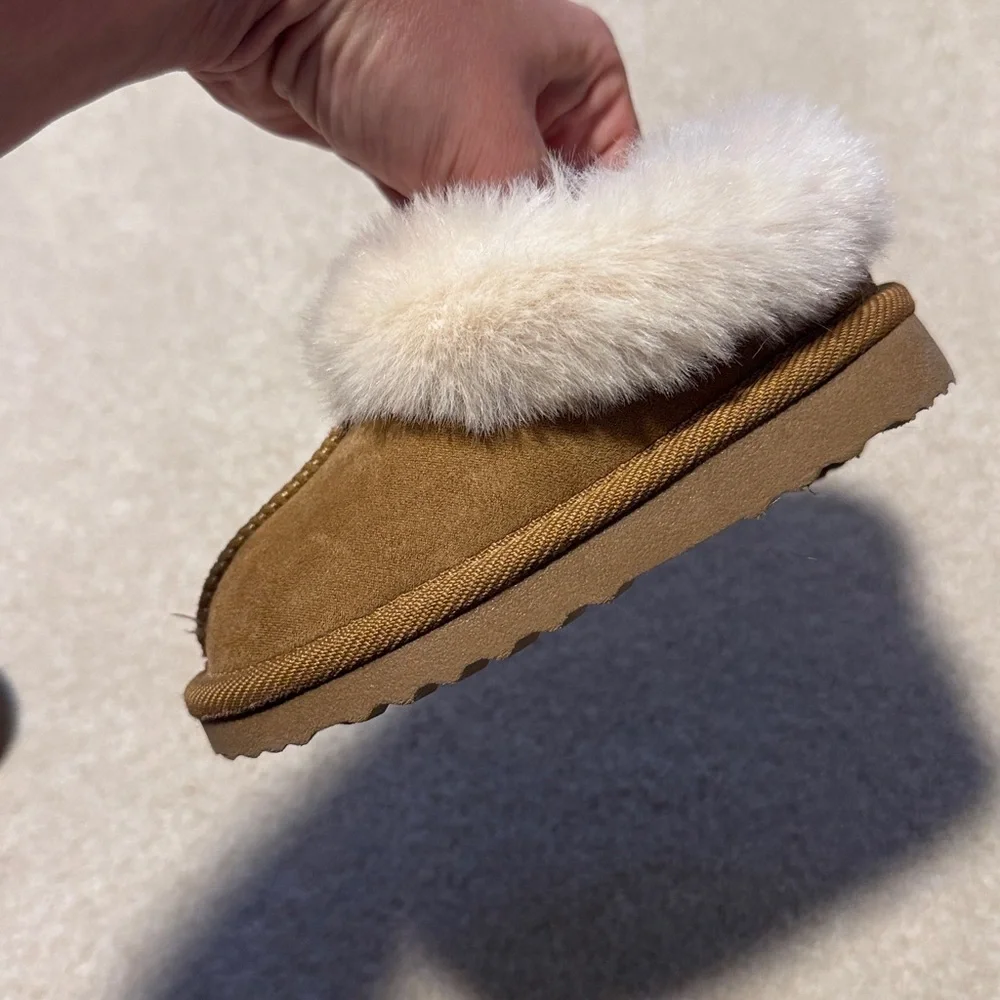 Cat & Jack Cozy Faux Fur Trim Suede Slippers - Tan and Cream Size 7